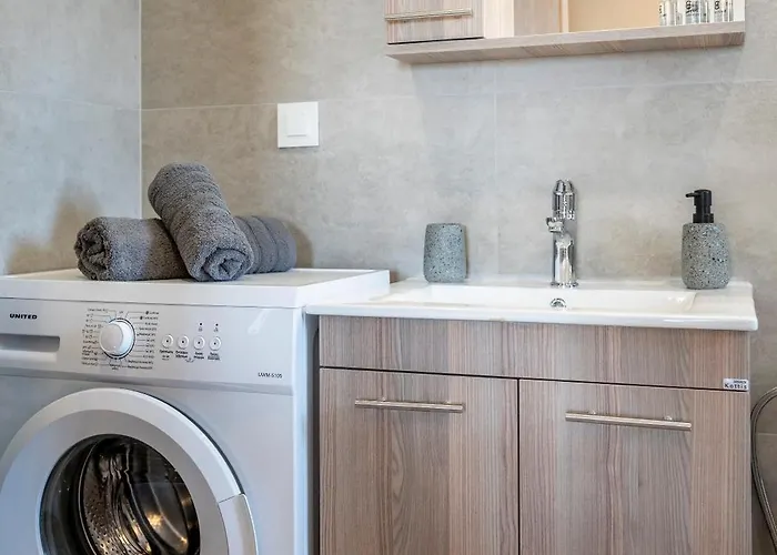 Roof Koshomes 1 Apartman *